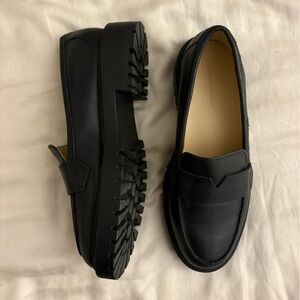 SOLD ON DEPOP Banana Republic Lug Sole Loafers